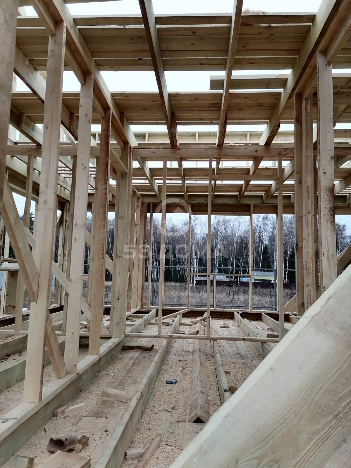 Каркасный дом 8×8 м, 1,5 эт, с террасой и балконом
