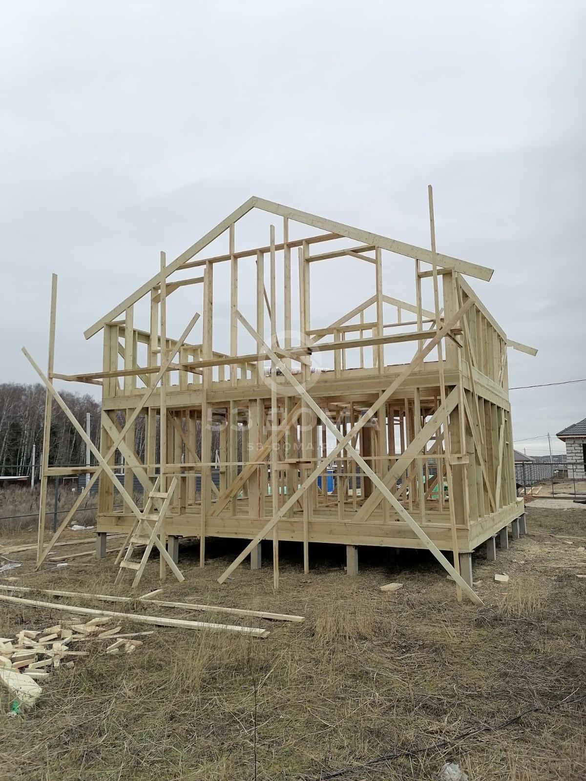 Каркасный дом 8×8 м, 1,5 эт, с террасой и балконом