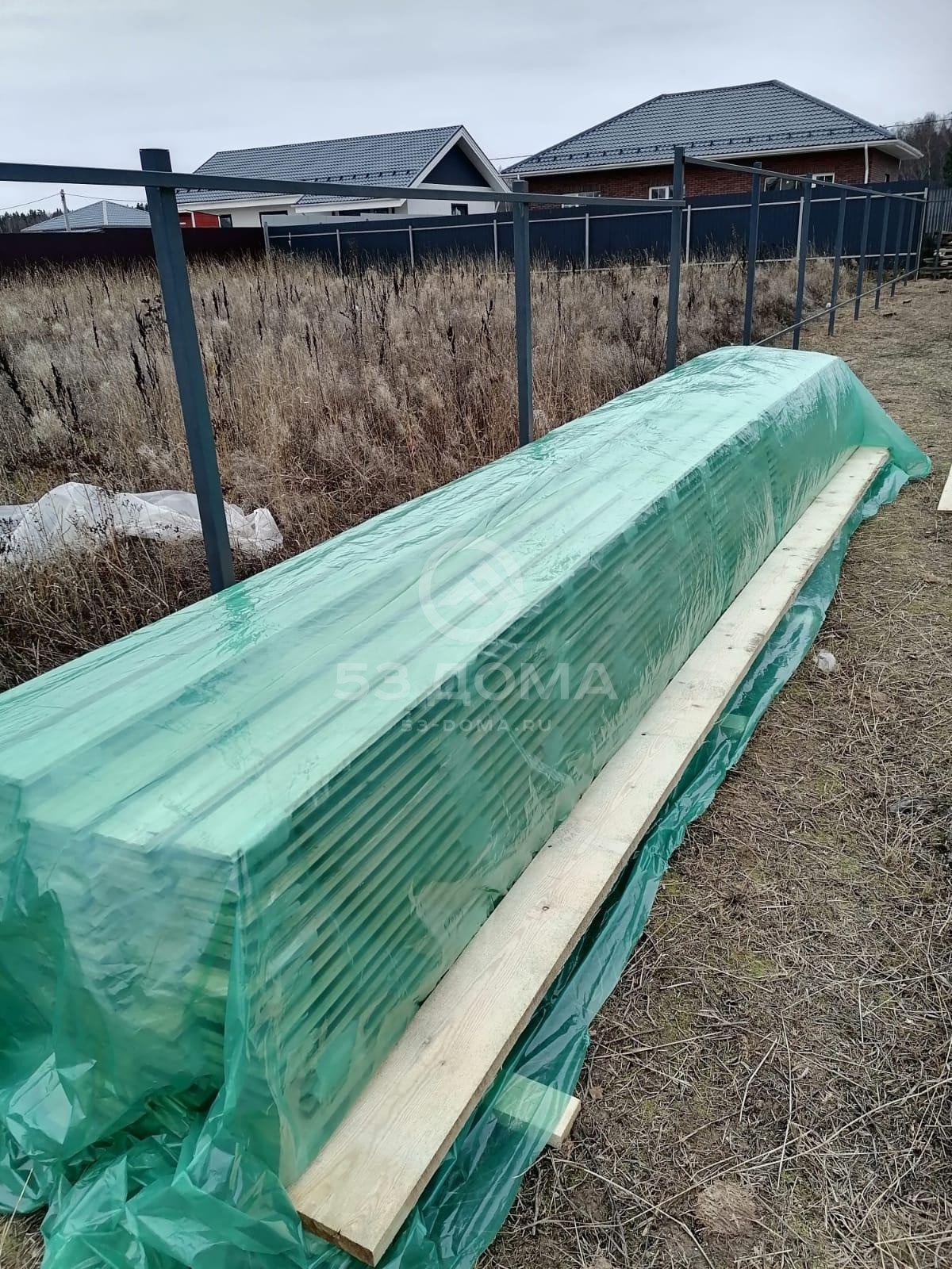 Каркасный дом 8×8 м, 1,5 эт, с террасой и балконом
