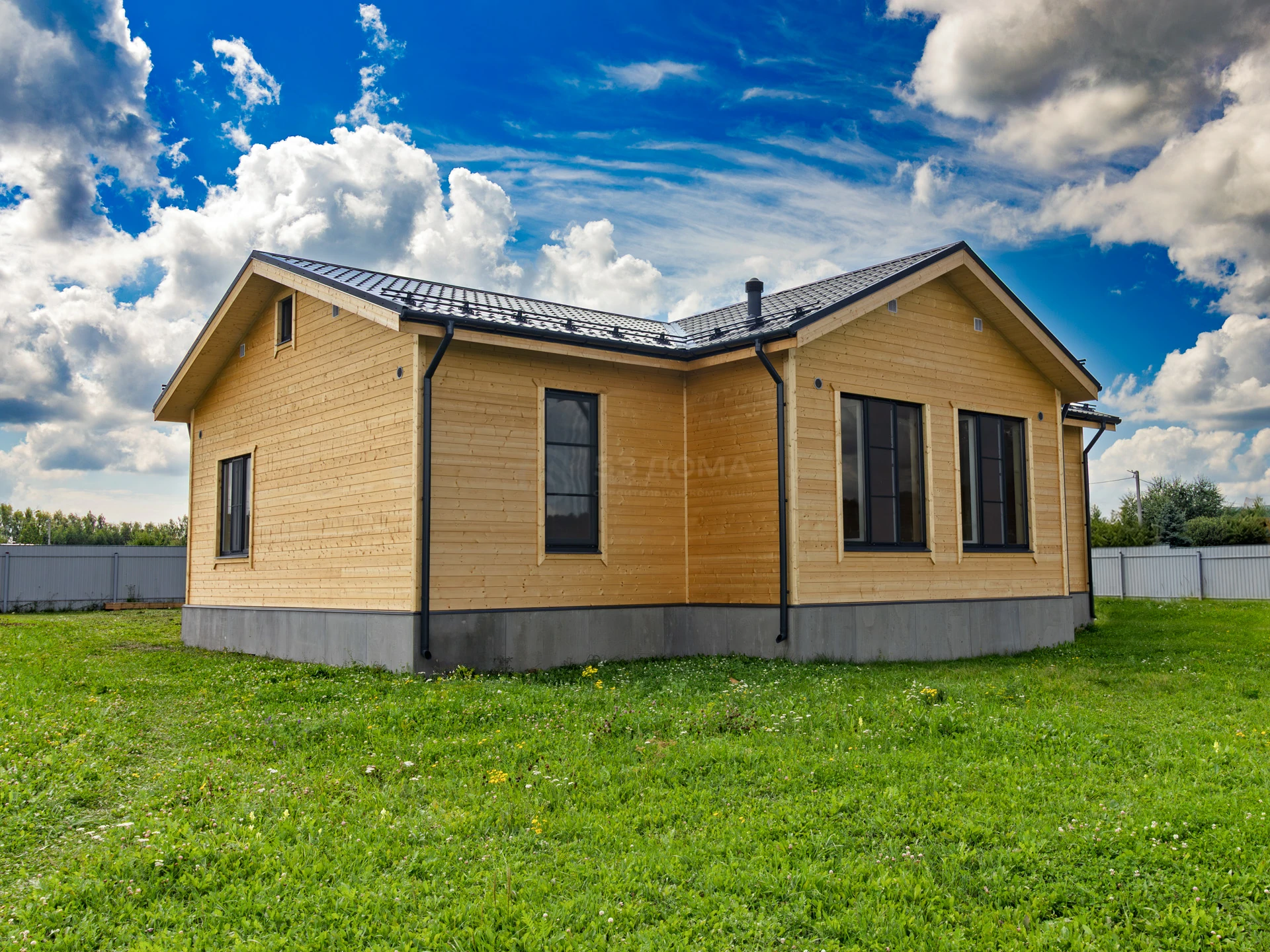 Каркасный дом по проекту ДК 318, 10×14 м с крыльцом 2×3 м, 1 месяц