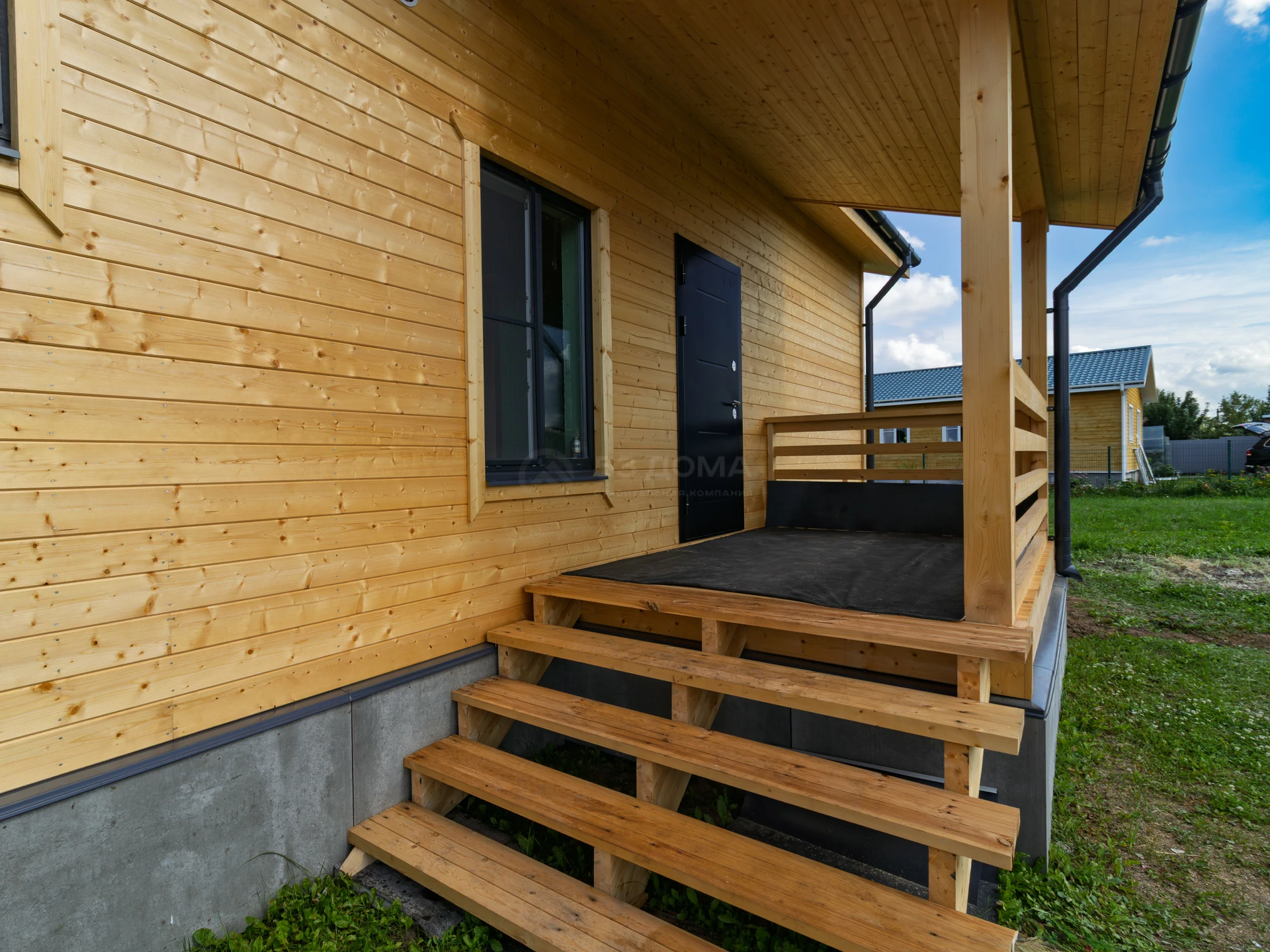 Каркасный дом по проекту ДК 318, 10×14 м с крыльцом 2×3 м, 1 месяц