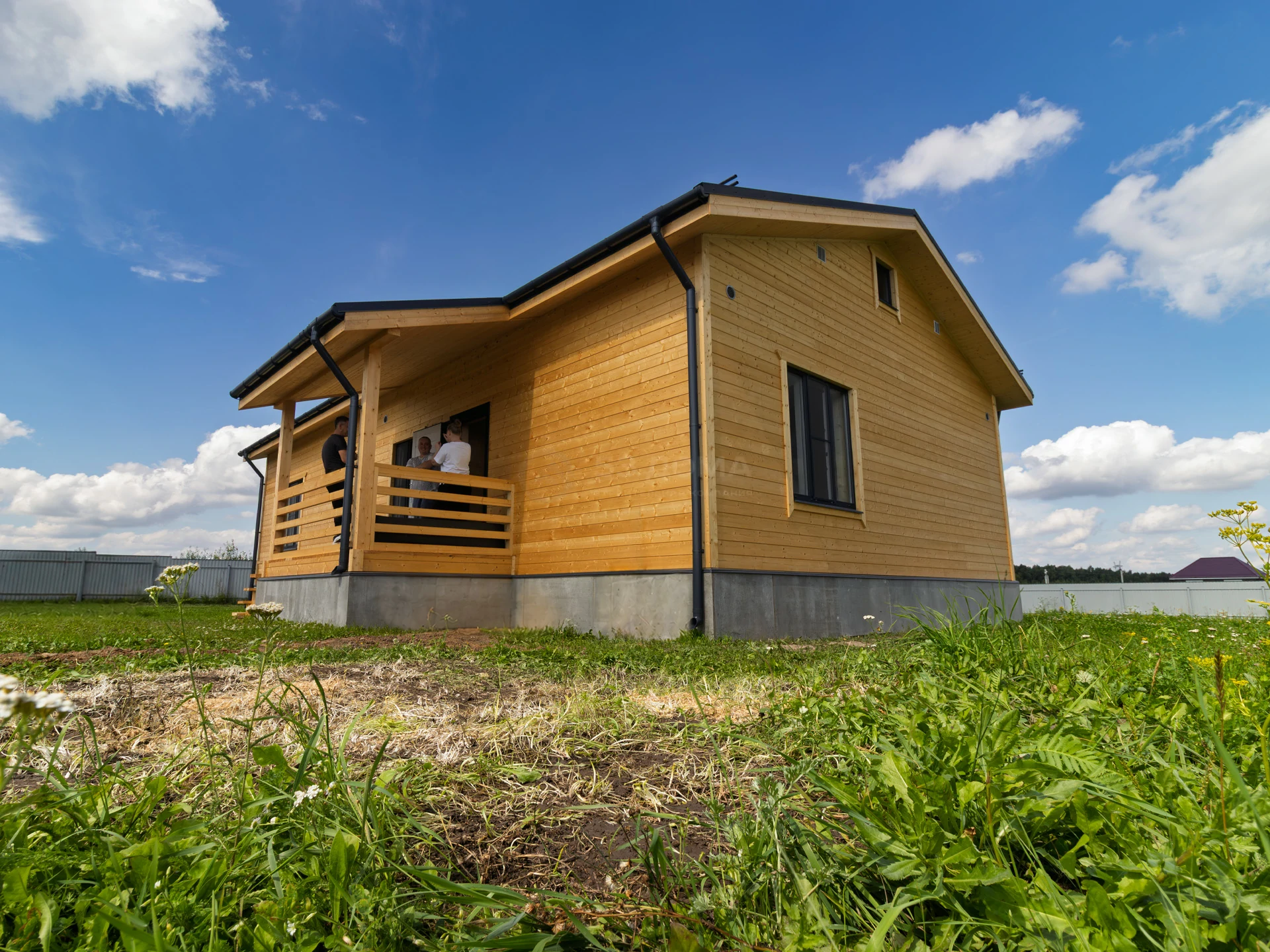 Каркасный дом по проекту ДК 318, 10×14 м с крыльцом 2×3 м, 1 месяц