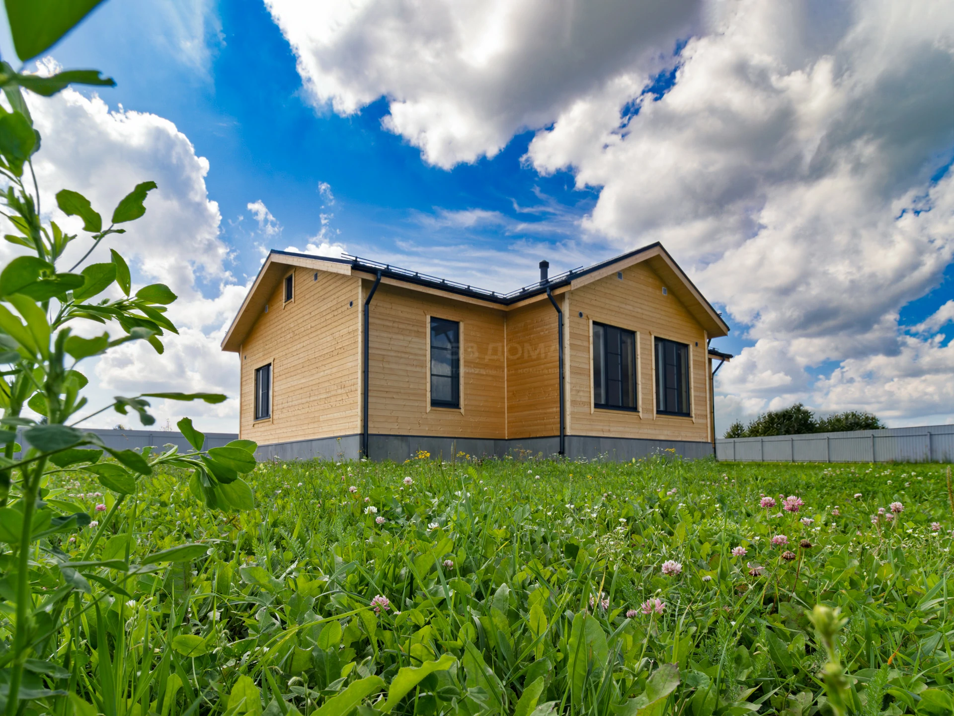 Каркасный дом по проекту ДК 318, 10×14 м с крыльцом 2×3 м, 1 месяц