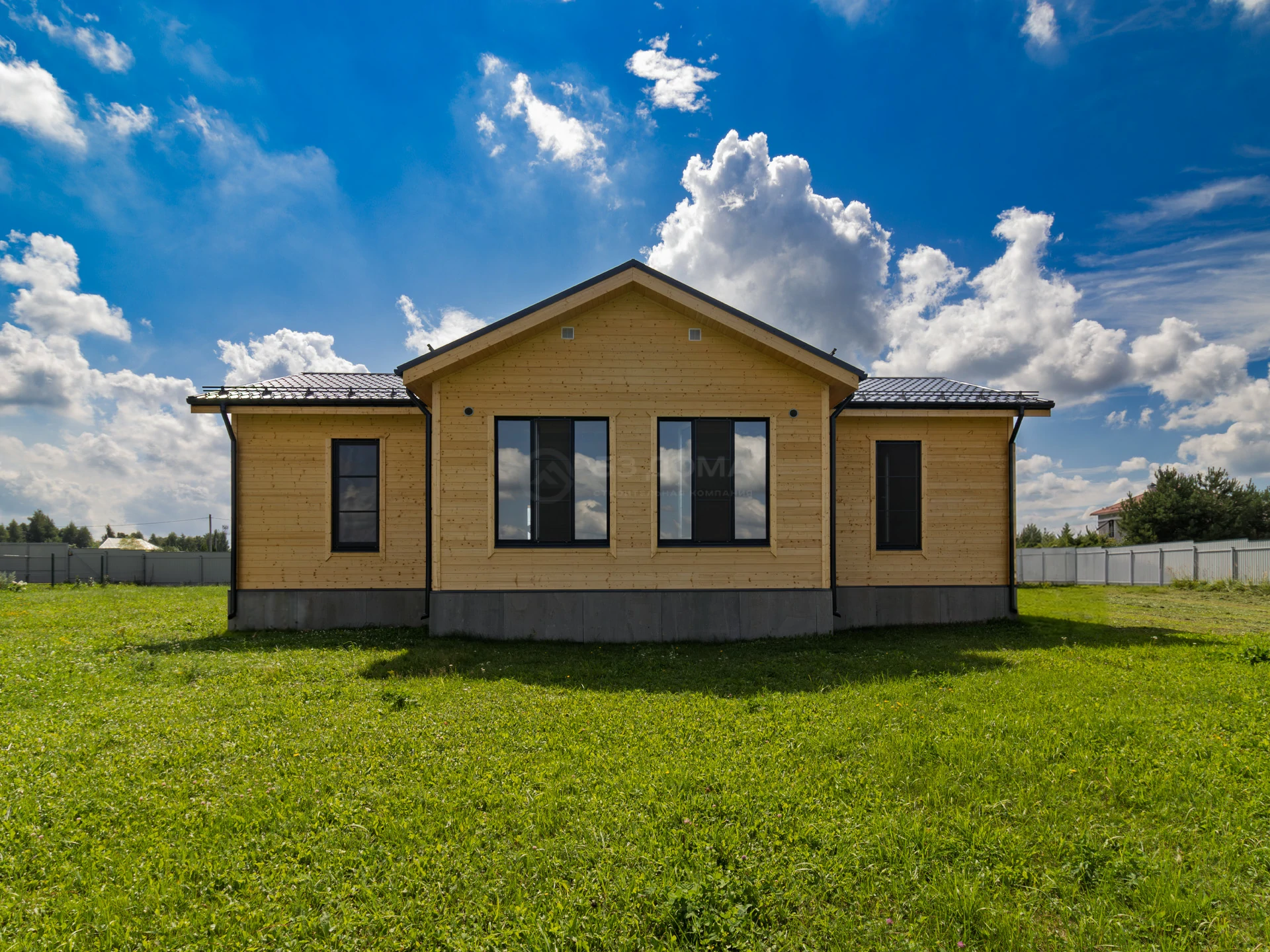 Каркасный дом по проекту ДК 318, 10×14 м с крыльцом 2×3 м, 1 месяц