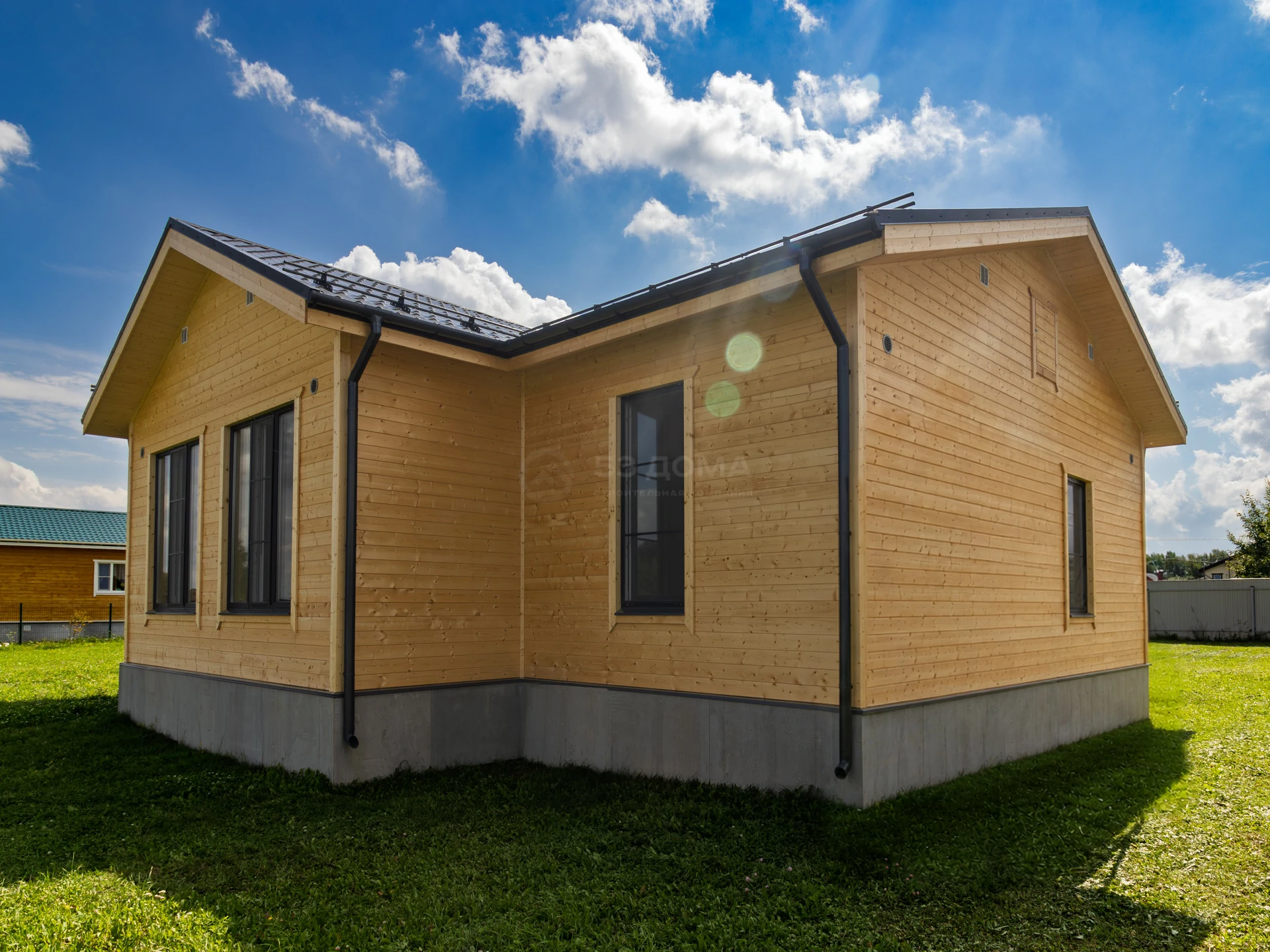 Каркасный дом по проекту ДК 318, 10×14 м с крыльцом 2×3 м, 1 месяц