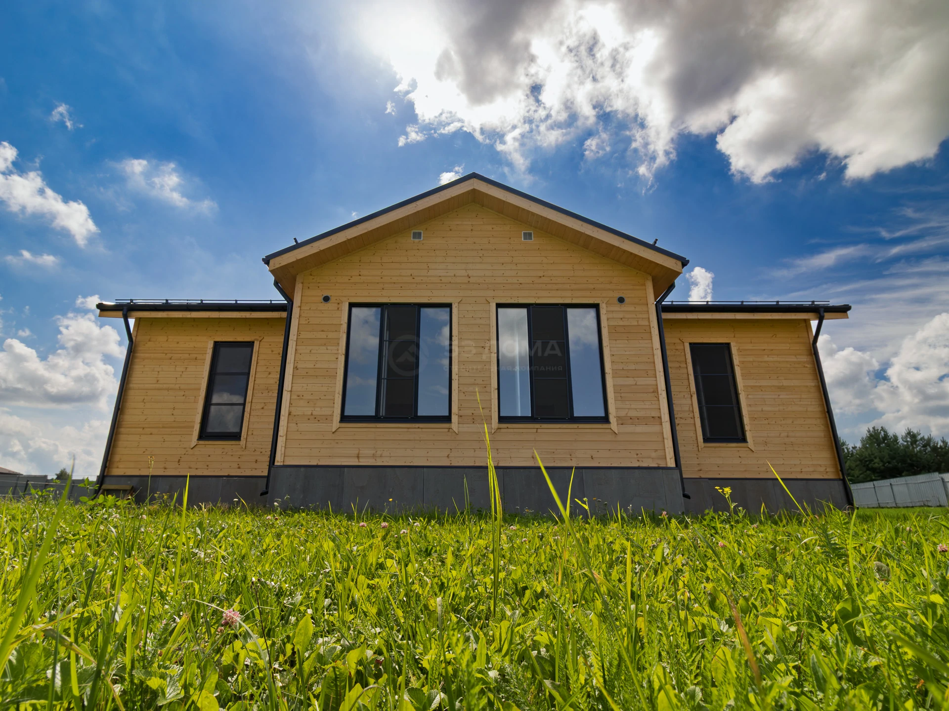 Каркасный дом по проекту ДК 318, 10×14 м с крыльцом 2×3 м, 1 месяц