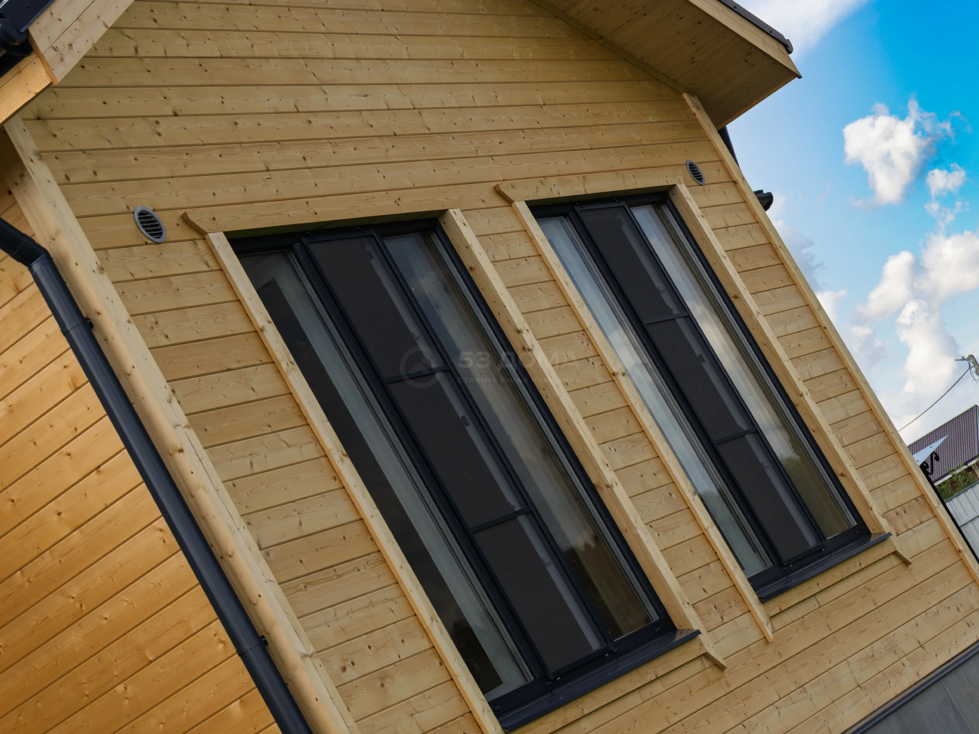 Каркасный дом по проекту ДК 318, 10×14 м с крыльцом 2×3 м, 1 месяц