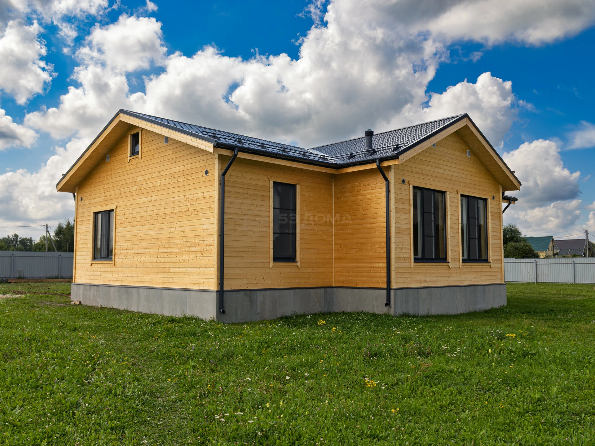 Каркасный дом по проекту ДК 318, 10×14 м с крыльцом 2×3 м, 1 месяц