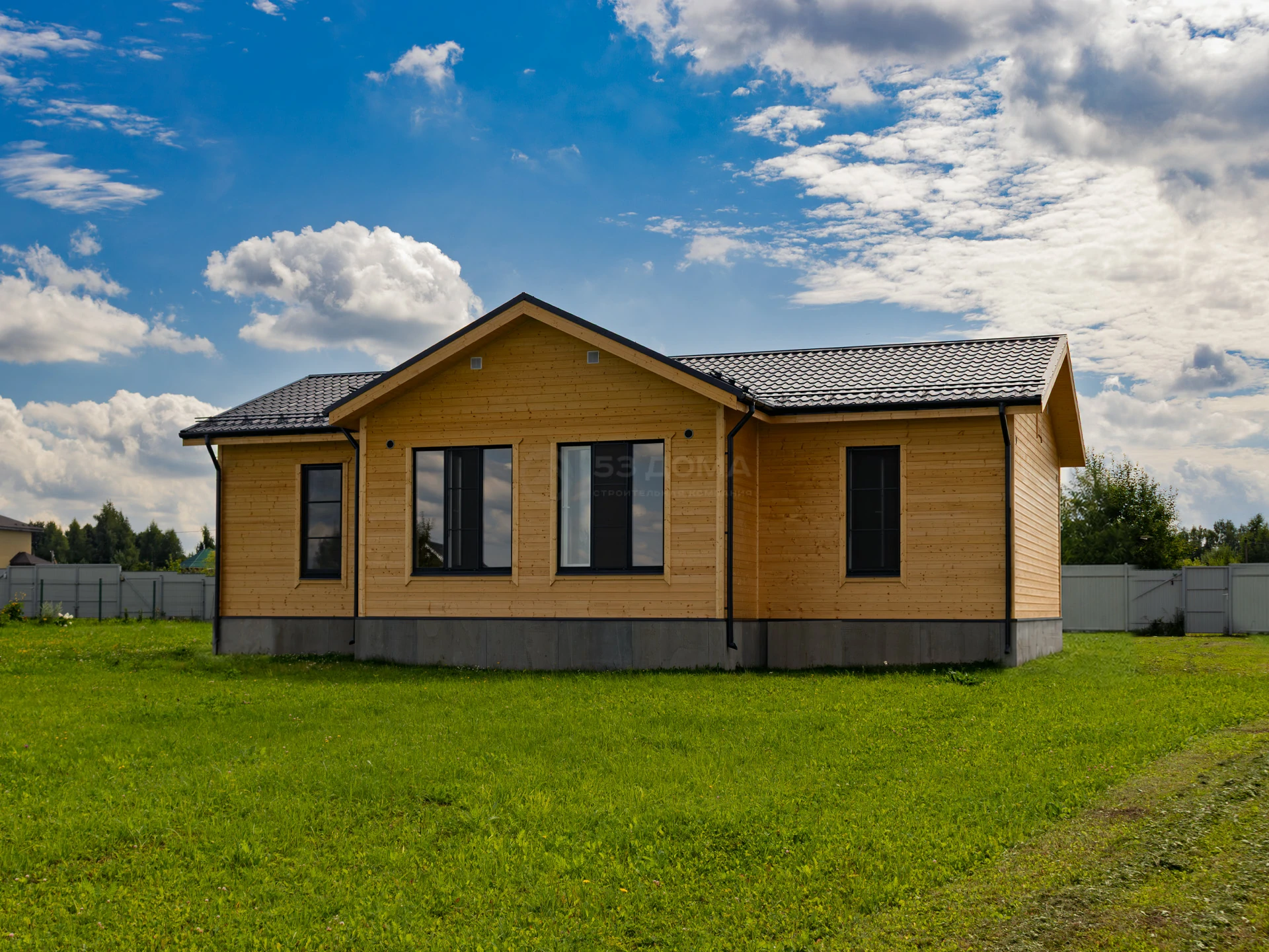 Каркасный дом по проекту ДК 318, 10×14 м с крыльцом 2×3 м, 1 месяц