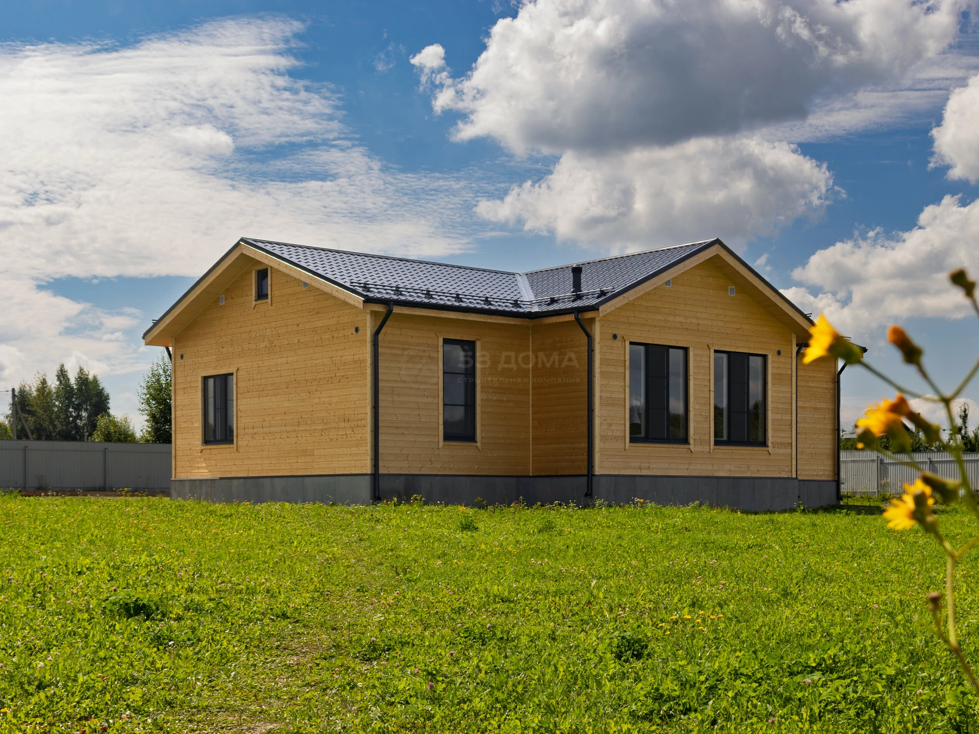 Каркасный дом по проекту ДК 318, 10×14 м с крыльцом 2×3 м, 1 месяц